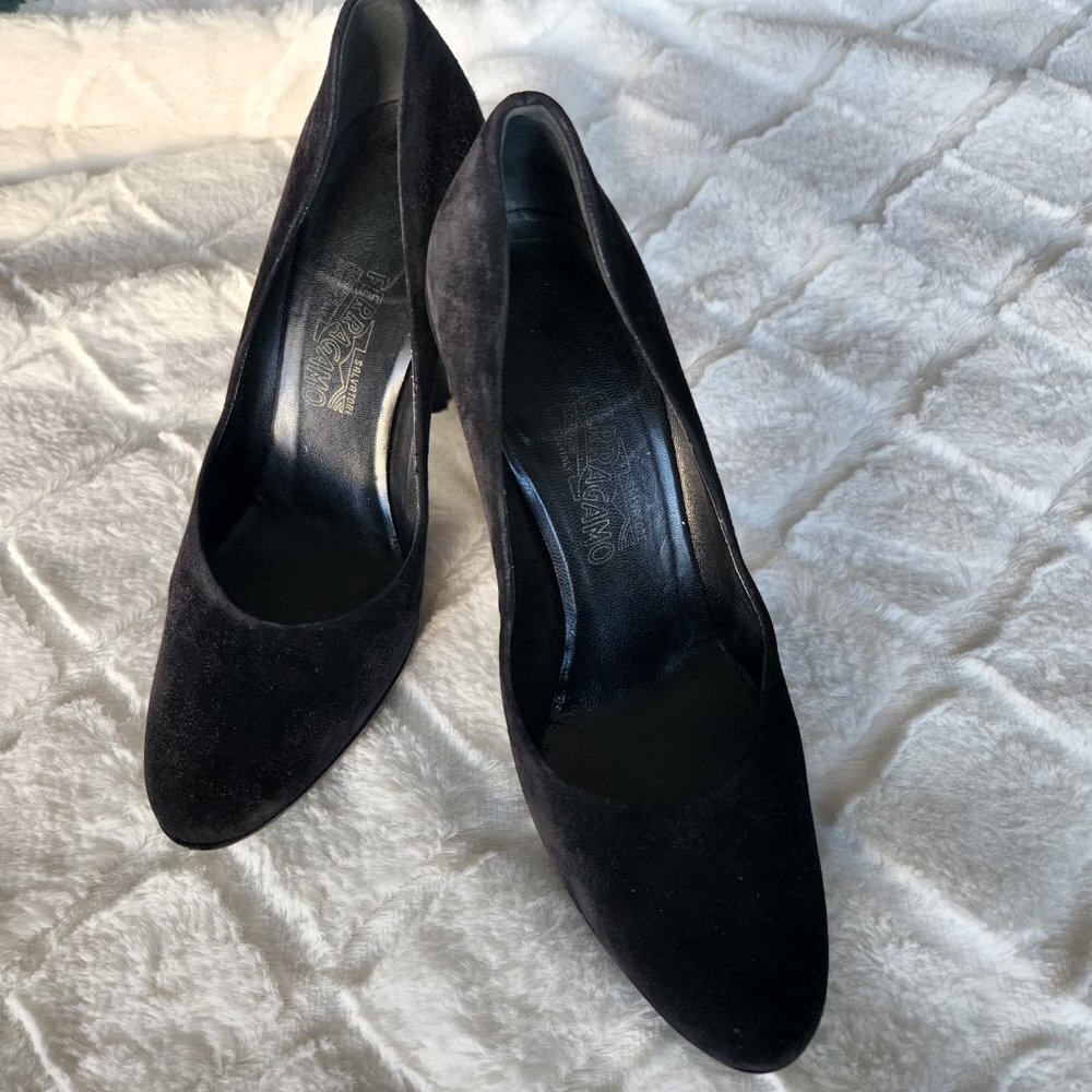 Salvatore Ferragamo Black Suede Pumps Sz 9 - Picture 10 of 10